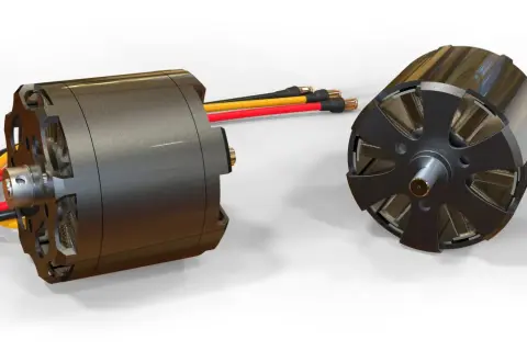 Zwei BLDC-Motoren mit Kabeln, auf weißem Hintergrund.