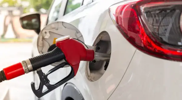 Kraftstoff sparen: So fahren Sie vorausschauend und senken Kosten