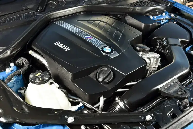 BMW M2 F87 Motorraum N55