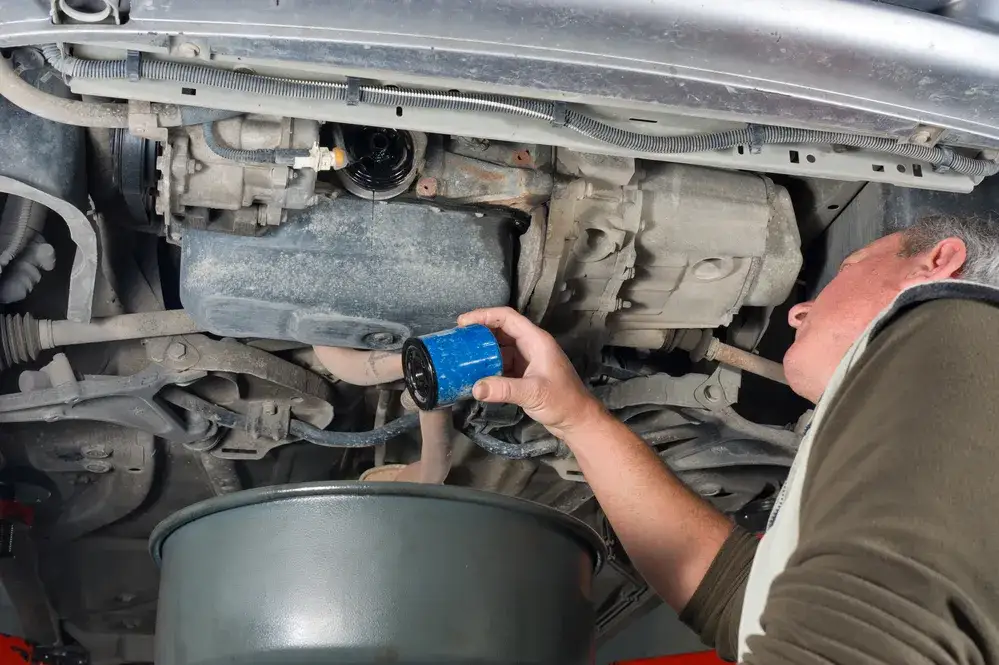 Ölwechsel und Filterwechsel Auto